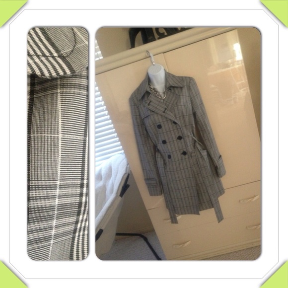 Belted Plaid Print Trench Coat️ w/Front Pockets. Too Cute For Words! - Picture 2 of 4